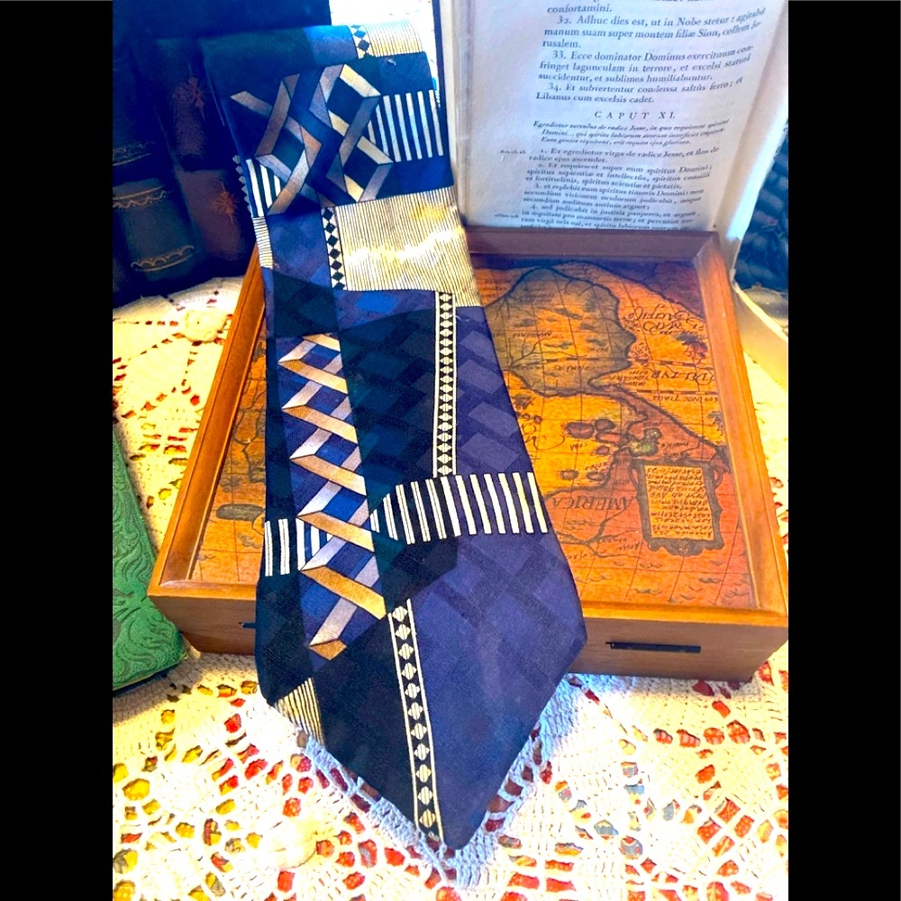 Designer Collection men’s tie